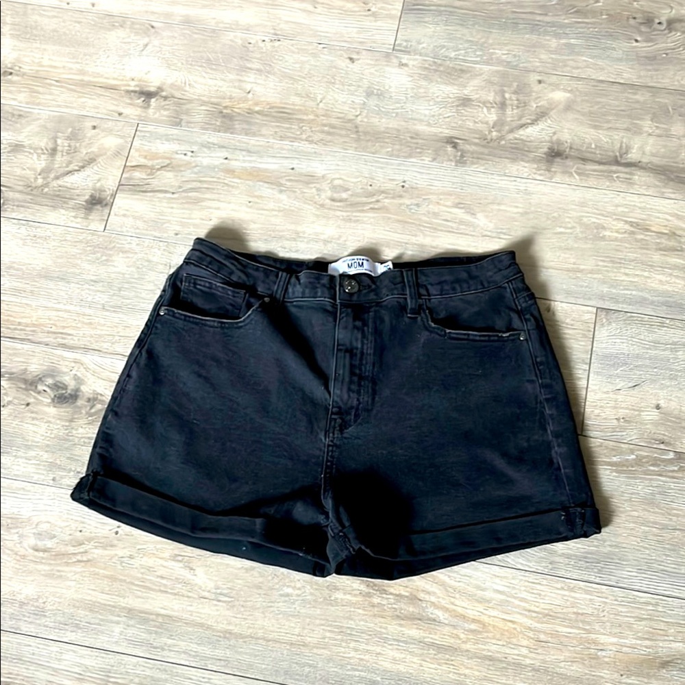 Refuge Black Jean Shorts High-Waisted Casual, Lots of Stretch to the Fabric!!